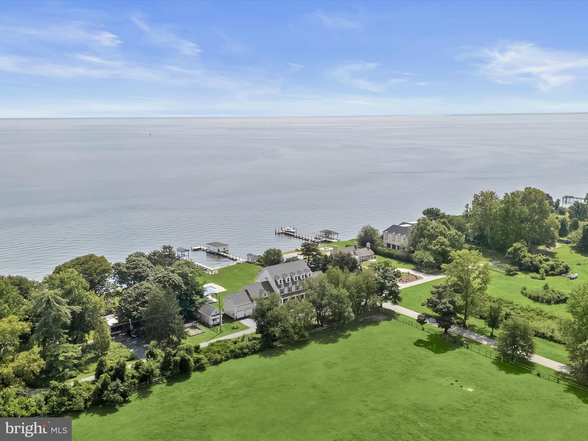 LAKE SHORE - Residential