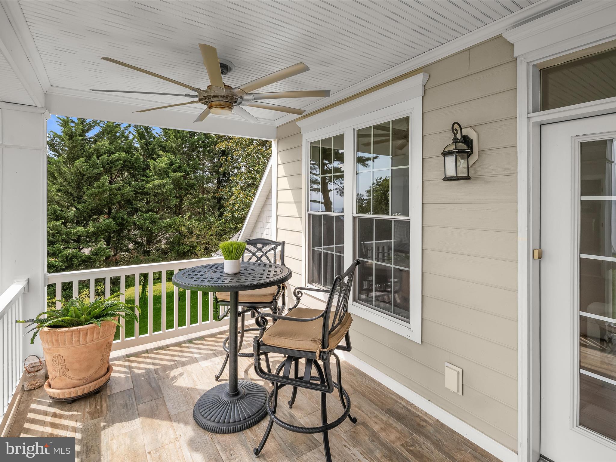 LAKE SHORE - Residential