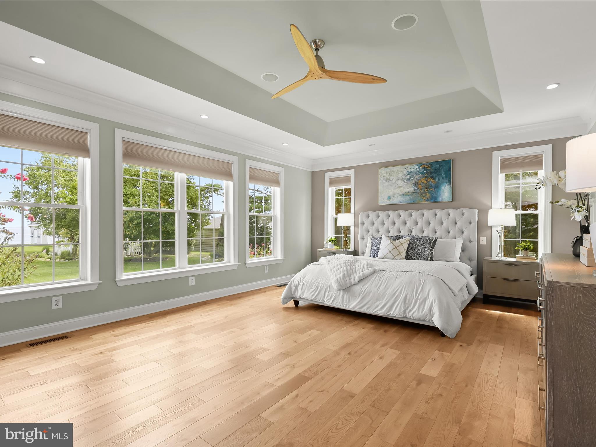 LAKE SHORE - Residential