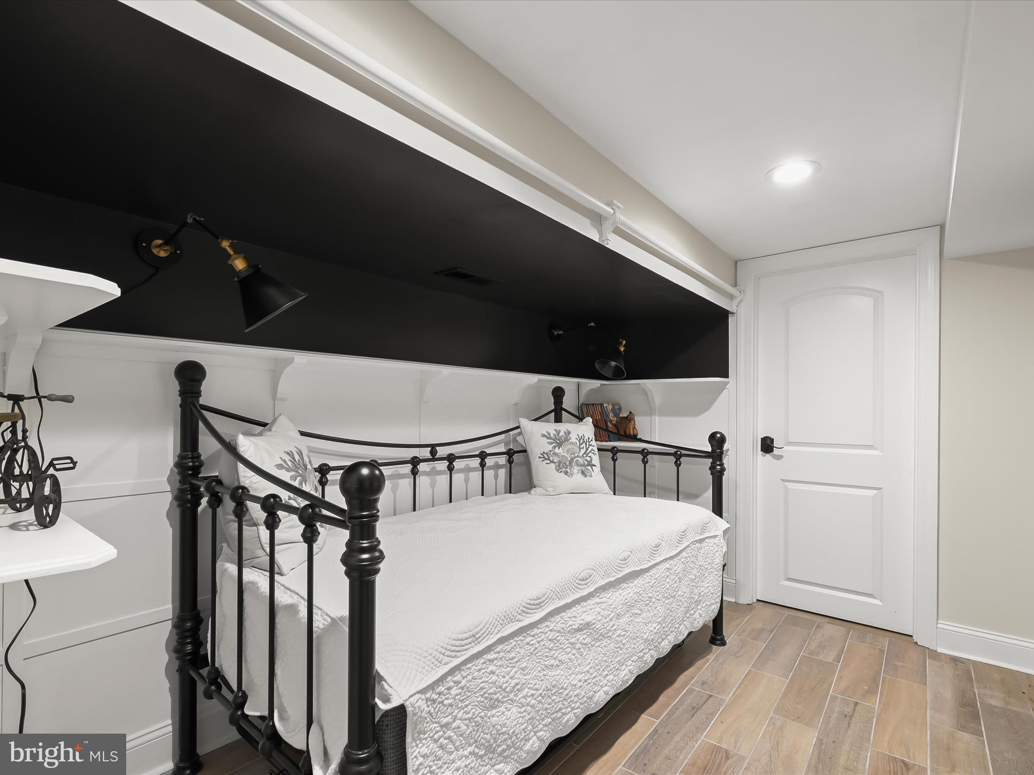 LAKE SHORE - Residential