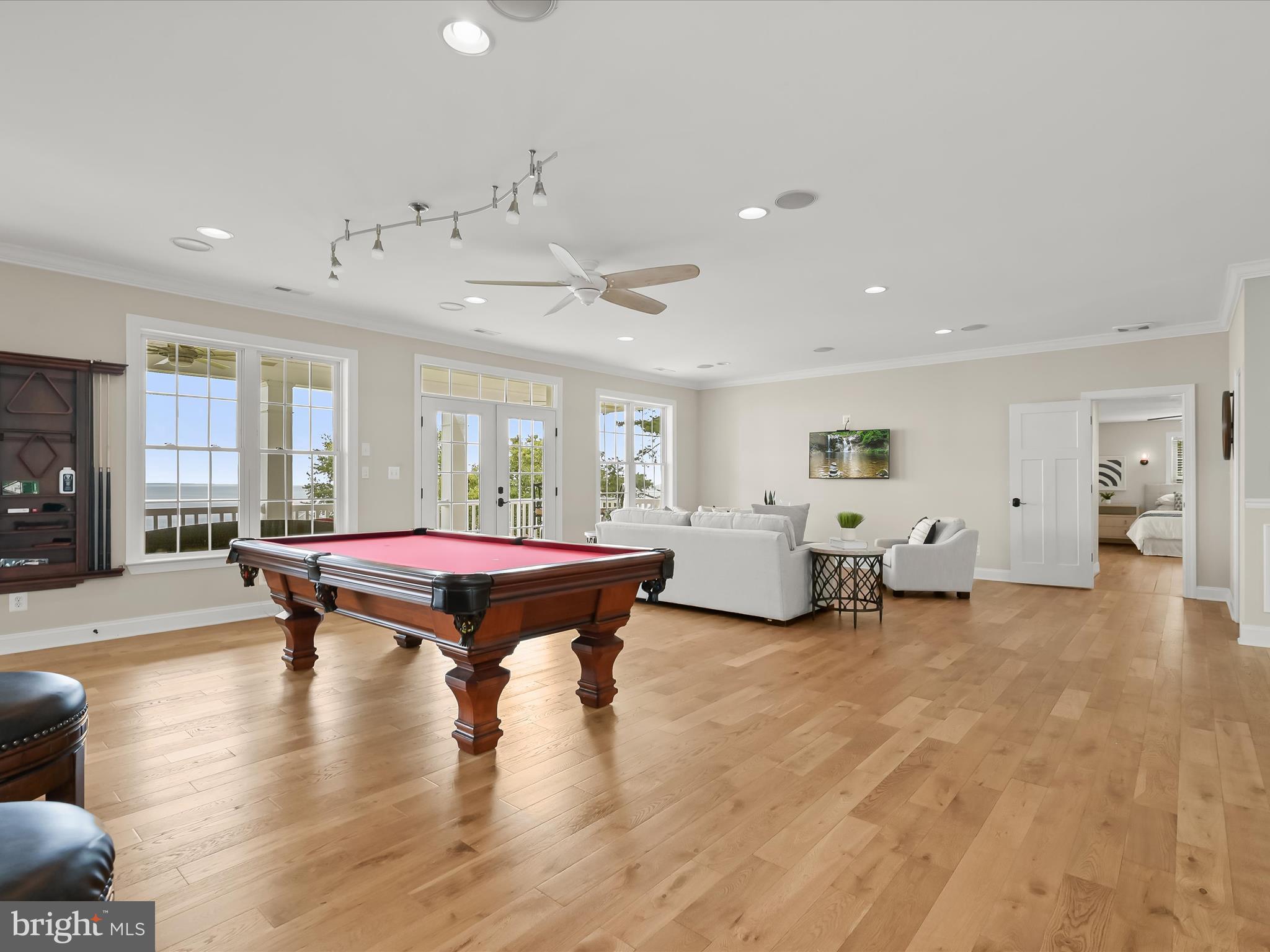 LAKE SHORE - Residential