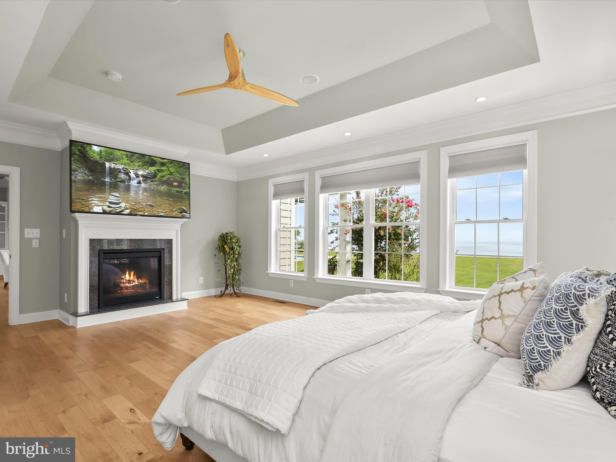 LAKE SHORE - Residential