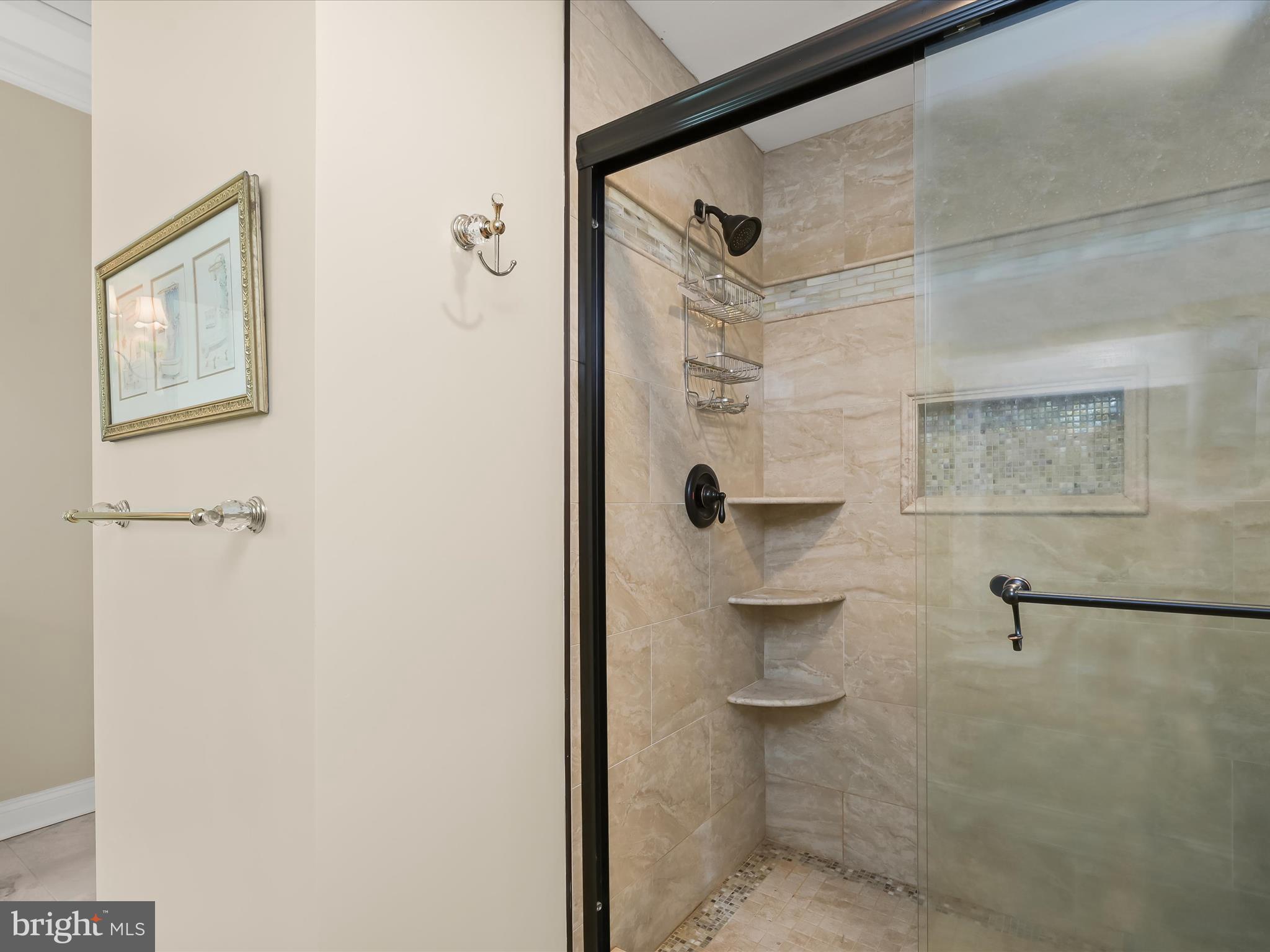 LAKE SHORE - Residential