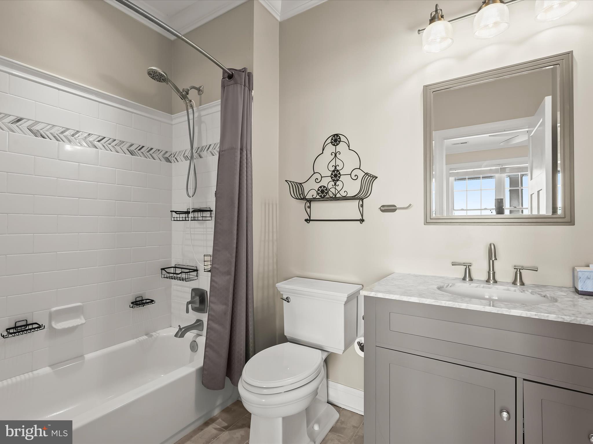 LAKE SHORE - Residential