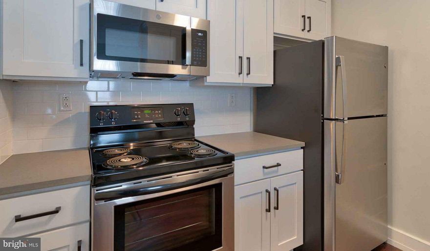 Located in the University City neighborhood, The Left Bank offers the convenience of urban living close to campus. The newly upgraded apartments feature modern kitchens with granite countertops and stainless-steel appliances. Hardwood floors throughout the living areas, high, industrial ceilings with oversized windows and spacious, loft-style floor plans. Each apartment contains a private washer and dryer and walk-in closets. Community also features a brand new 24-hour fitness center, rooftop social deck, game room, and new clubroom with demonstration kitchen. We are a pet friendly community with no weight limit on dogs. Walkable distance to parks and restaurants including our own on-site retail with Wahoo's fish tacos and Waterfront Gourmet Cafe . Located between the University of Pennsylvania and Drexel University, provides close access to campus and commuting is convenient with the nearby 30th Street Station. ** Prices and availability subject to change on a daily basis ** Photos are of model units ** Parking may be available for additional fee **