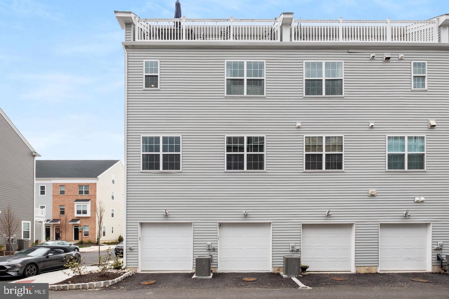 WATERSIDE - Residential