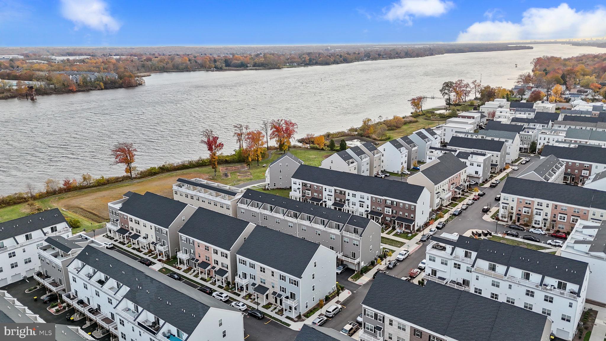 WATERSIDE - Residential