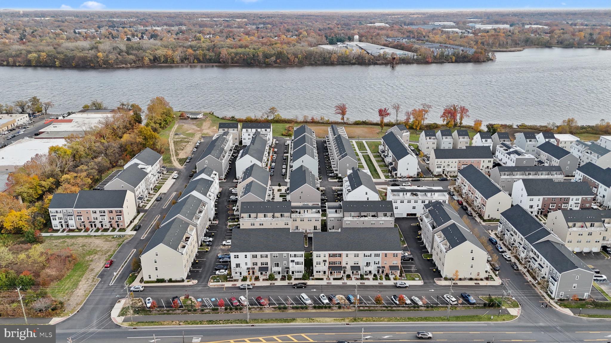 WATERSIDE - Residential