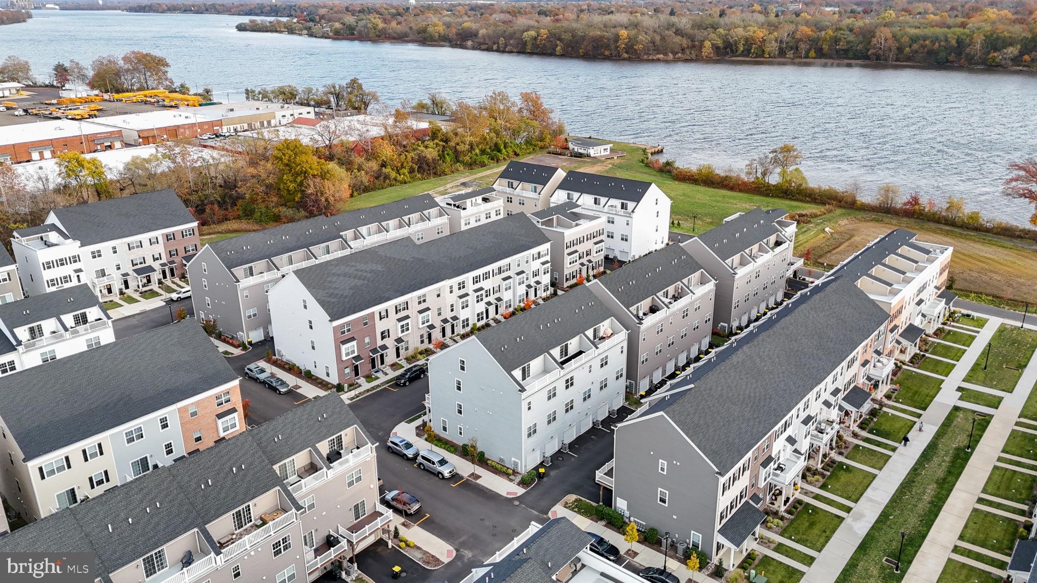 WATERSIDE - Residential