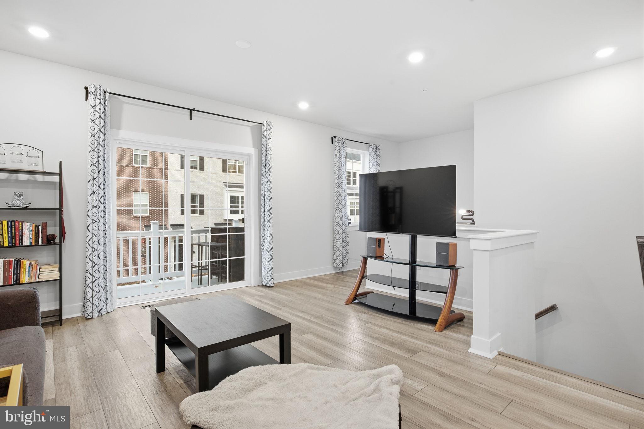 WATERSIDE - Residential