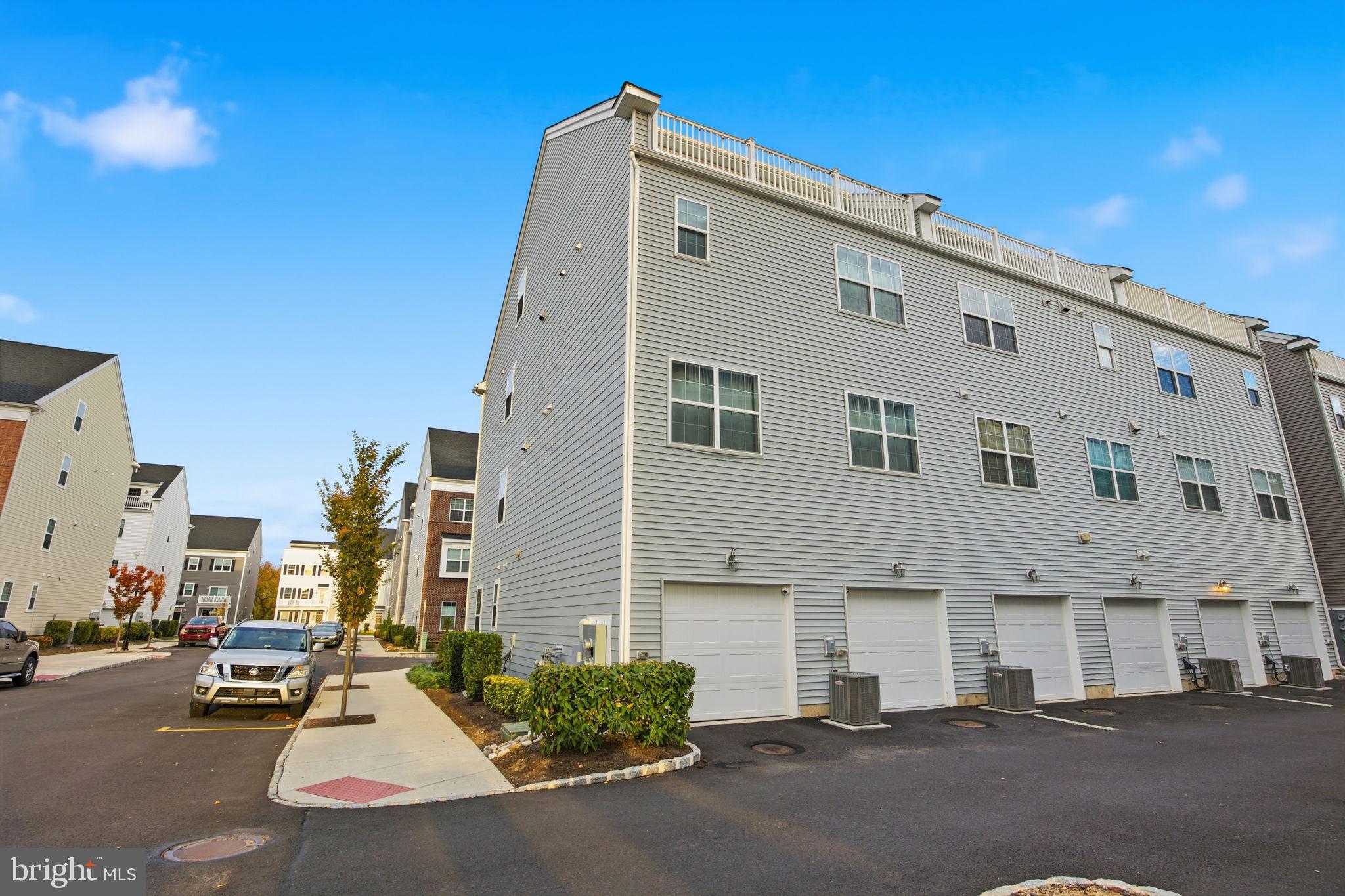 WATERSIDE - Residential