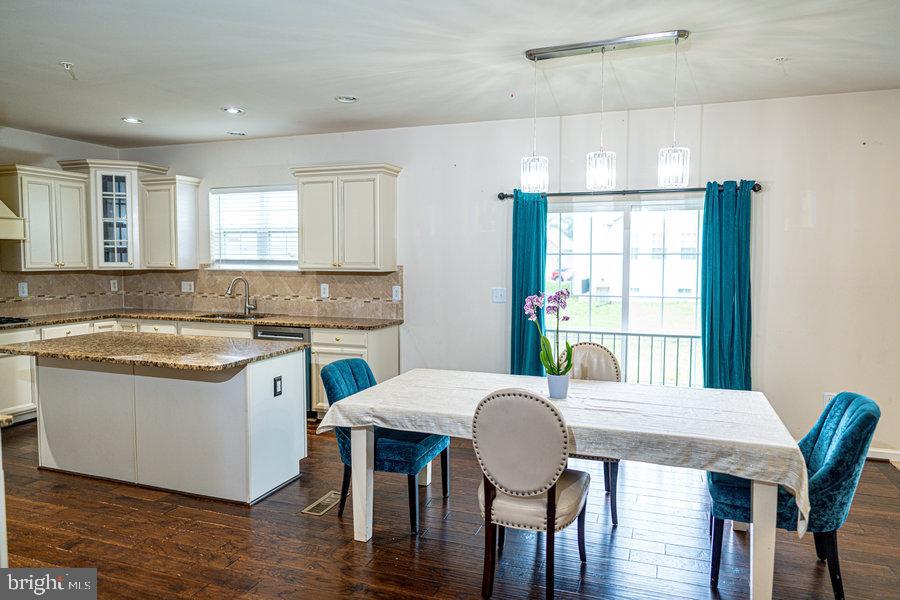 ST. CHARLES, GLENEAGLES SOUTH - Residential