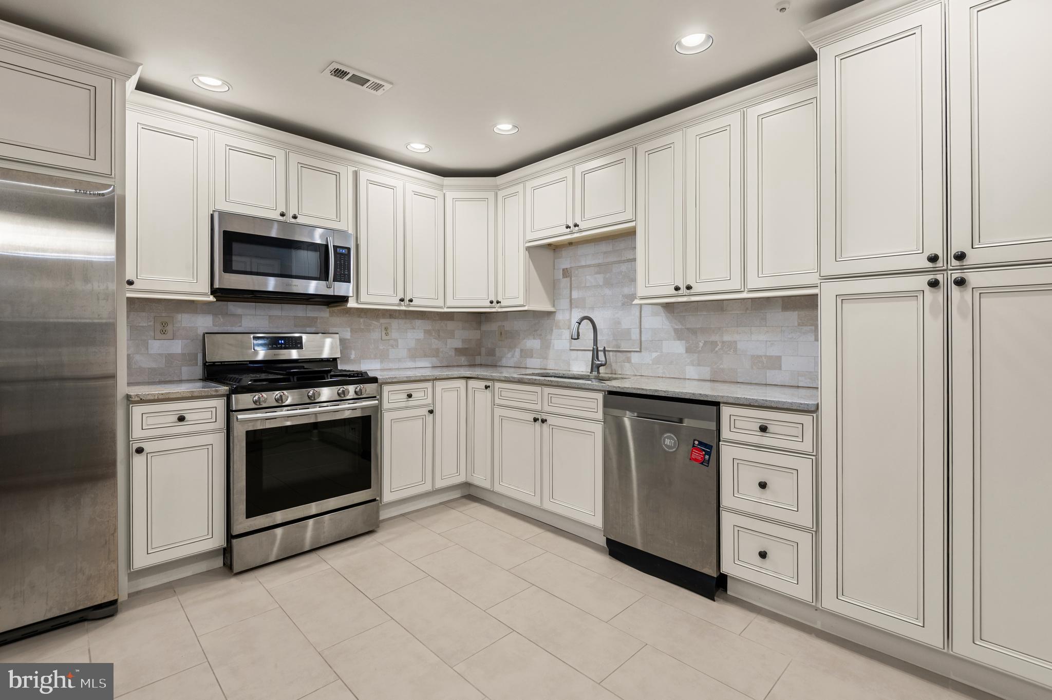 NEWTOWN GATE - Residential