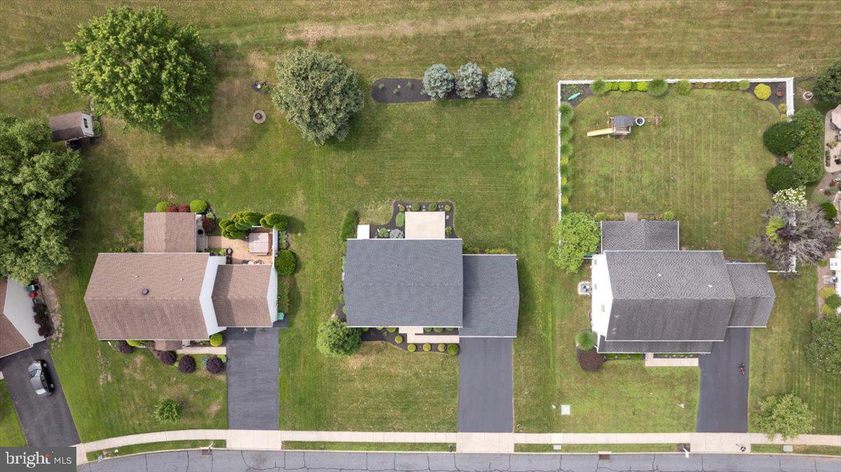 1054 KINGSCOTE DRIVE