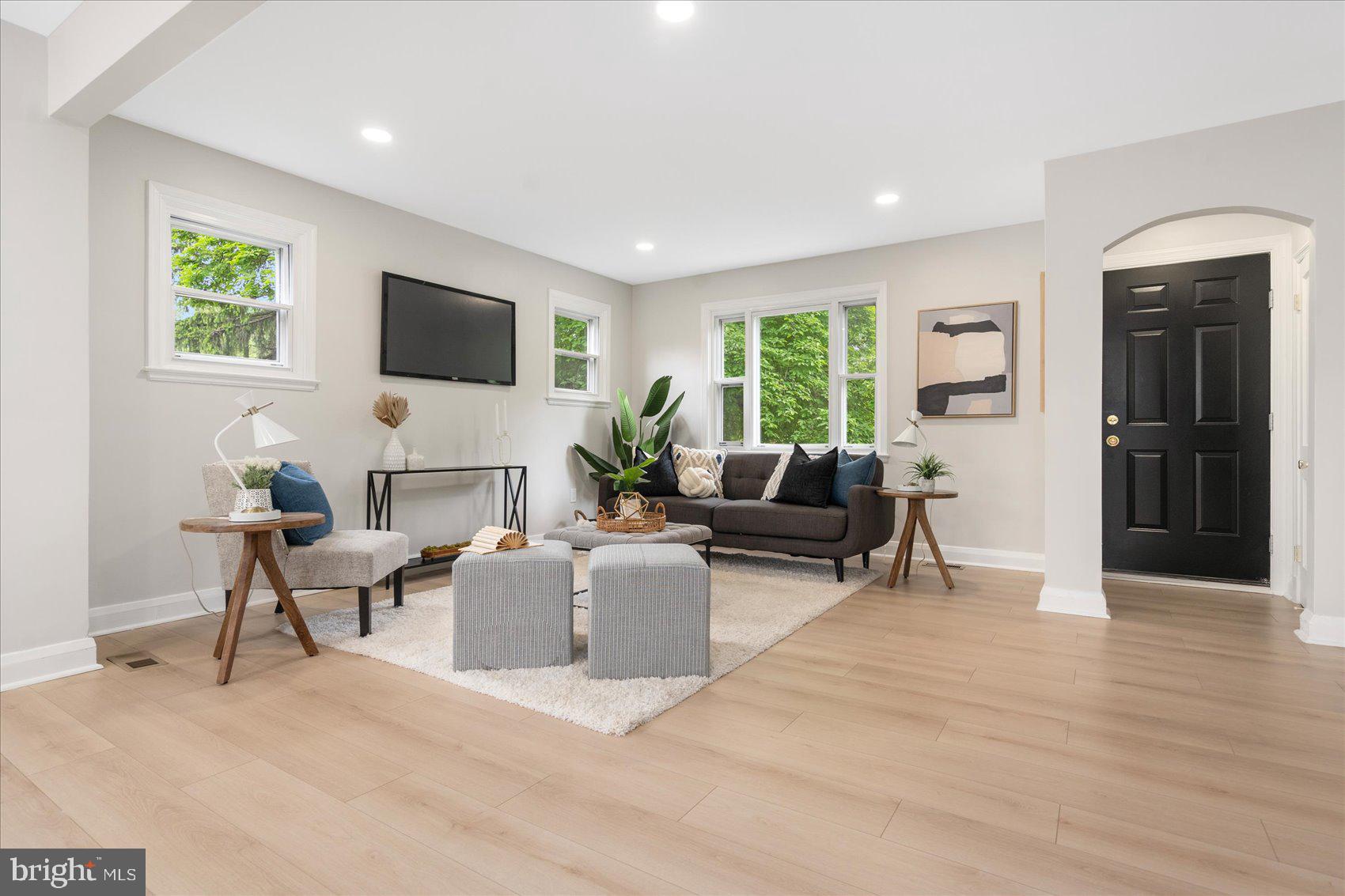 WEST HILLS - Residential