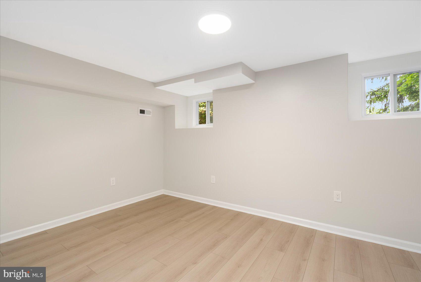 WEST HILLS - Residential