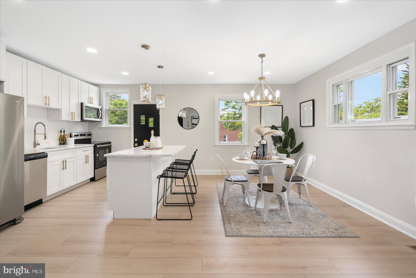 WEST HILLS - Residential