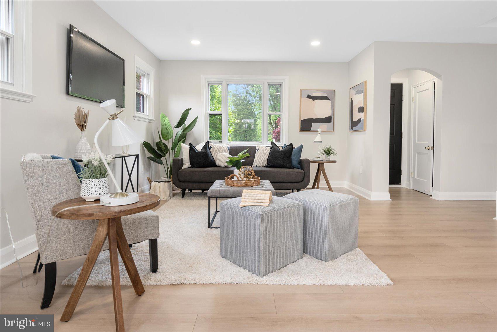 WEST HILLS - Residential