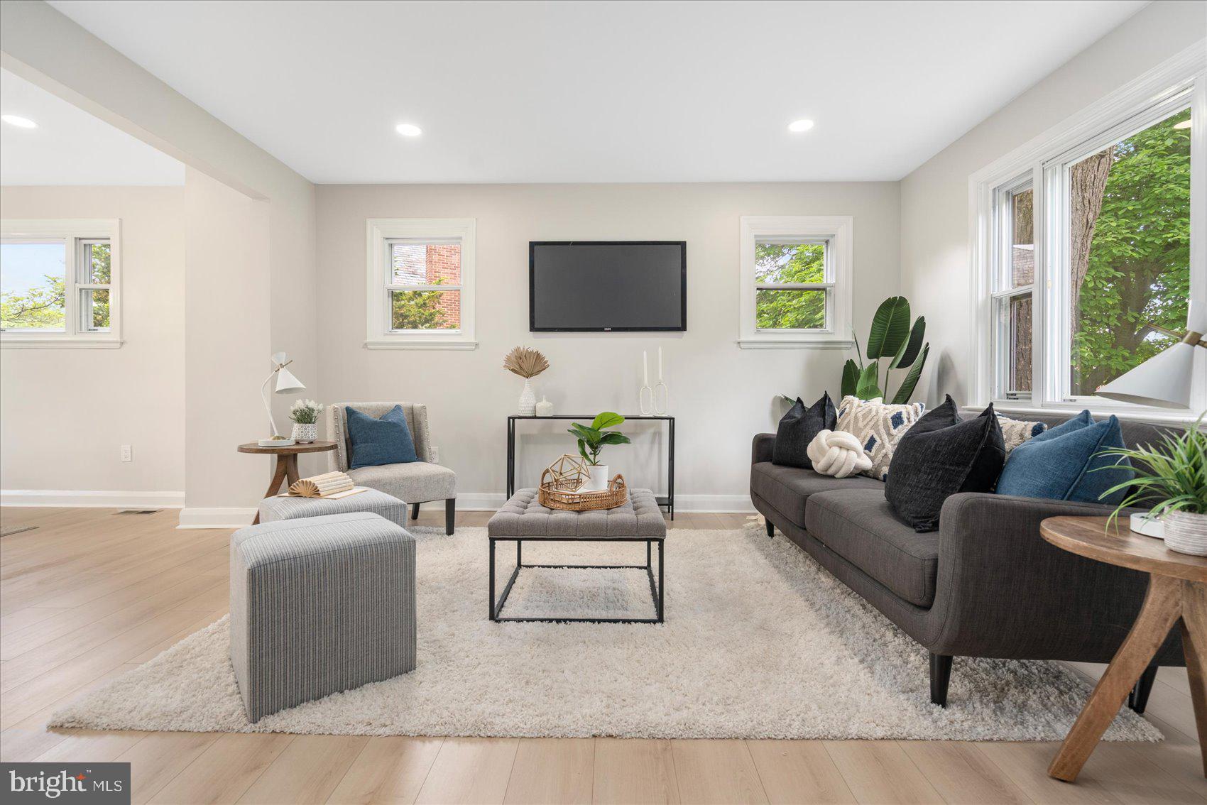 WEST HILLS - Residential