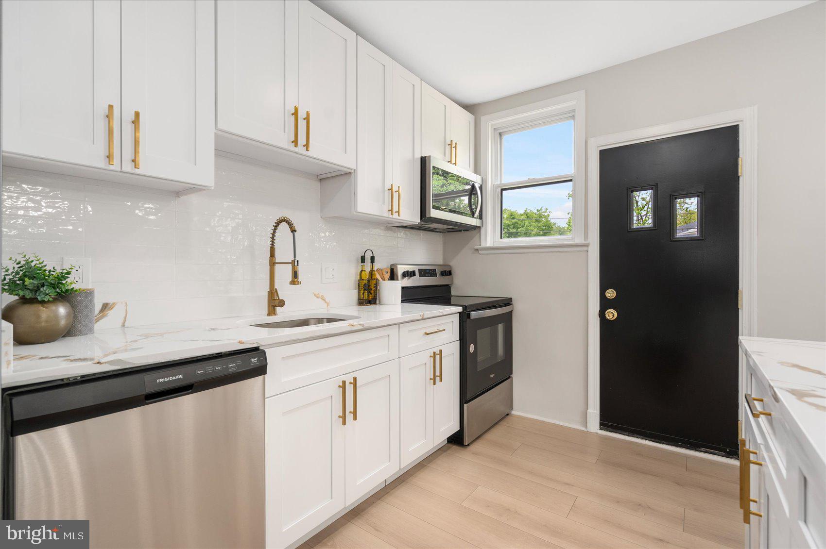 WEST HILLS - Residential