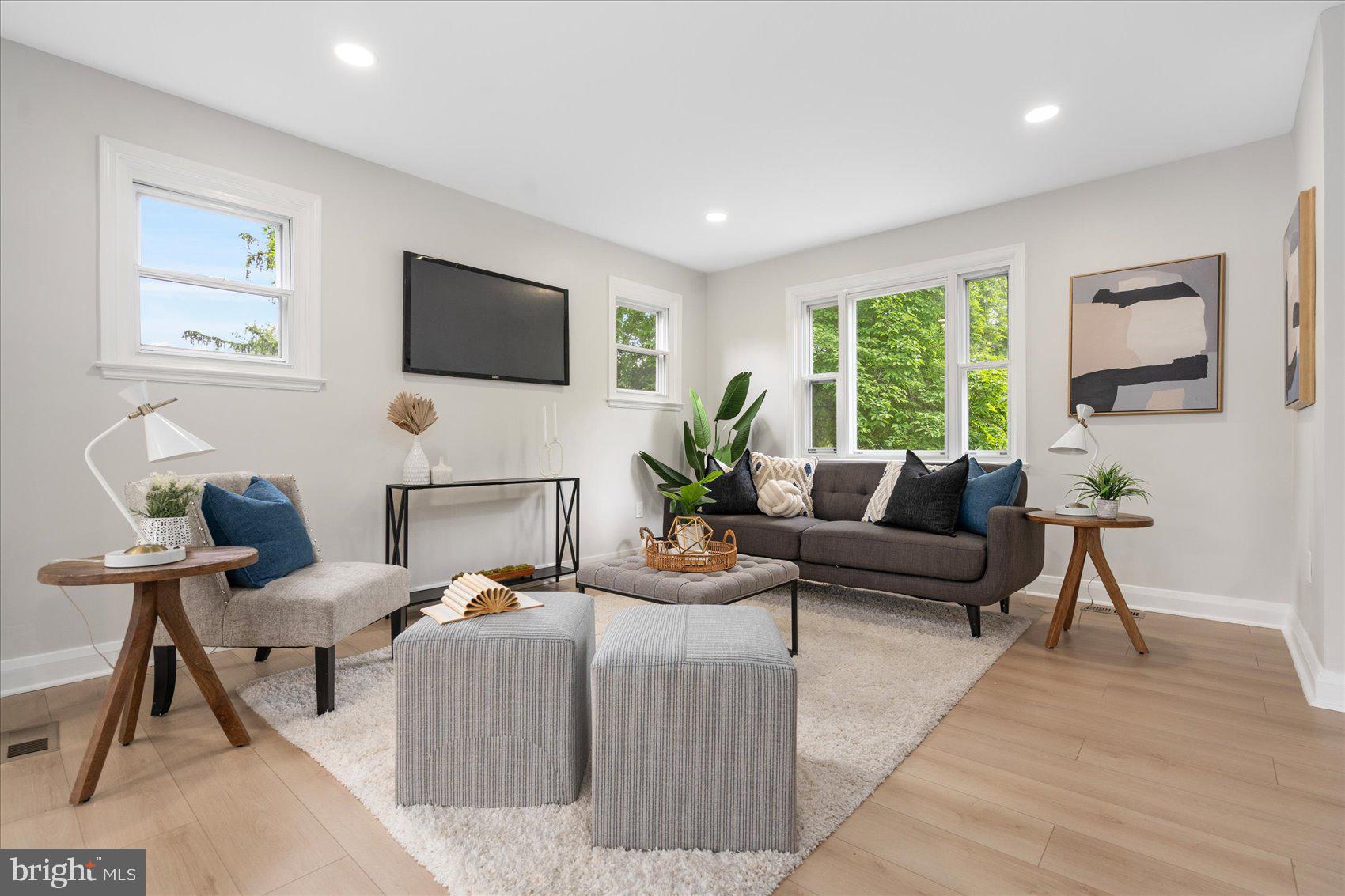 WEST HILLS - Residential