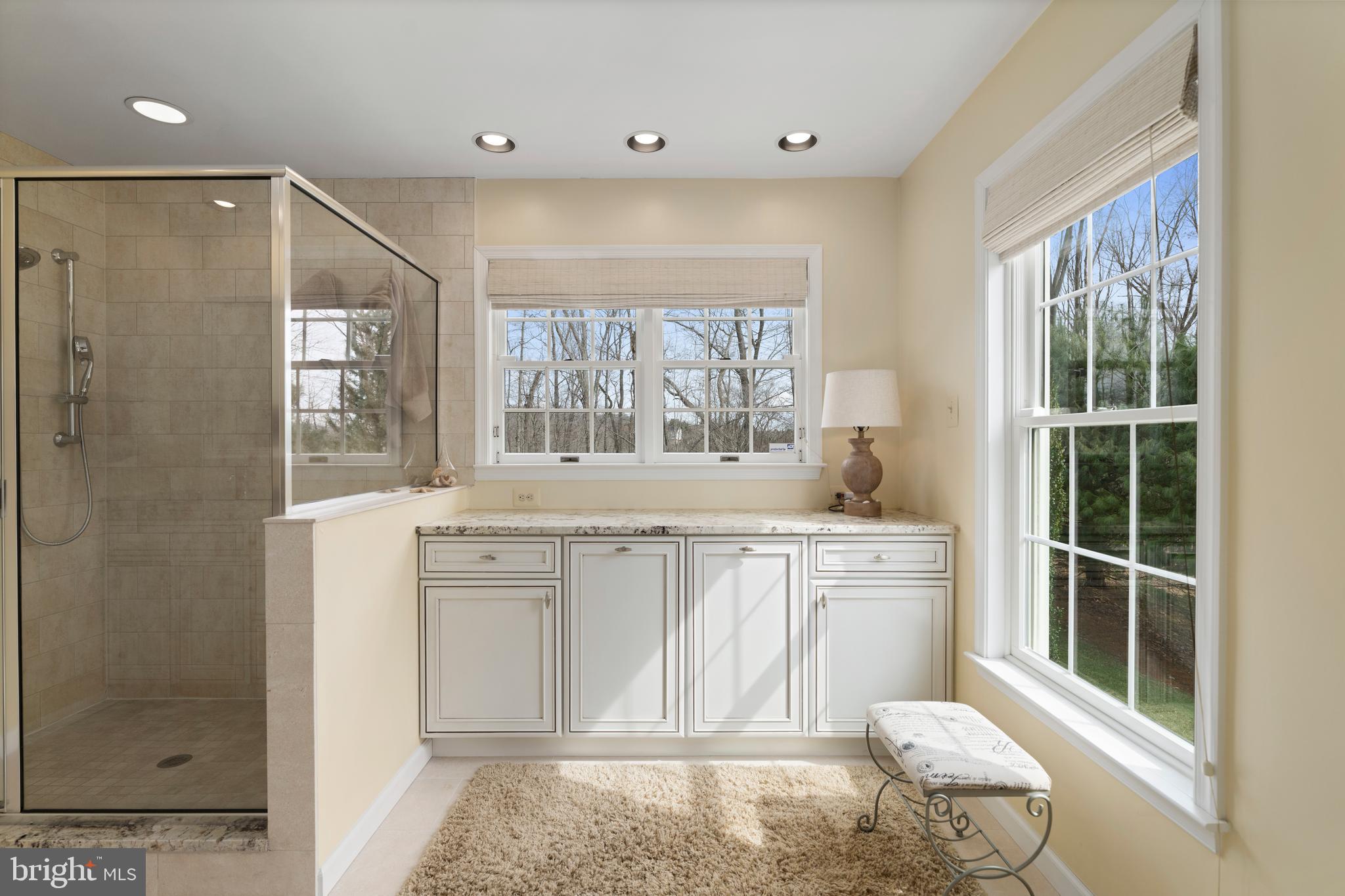 WHITE HALL - Residential