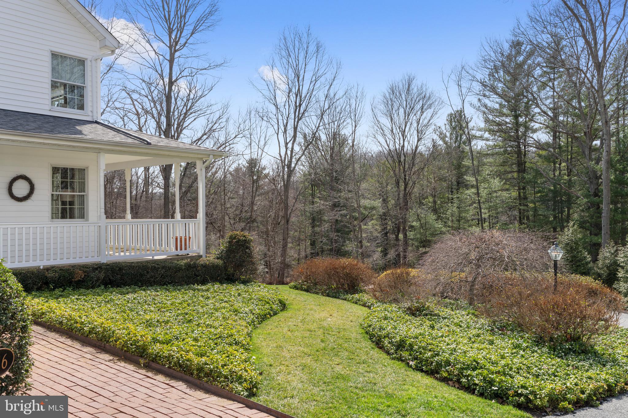 WHITE HALL - Residential