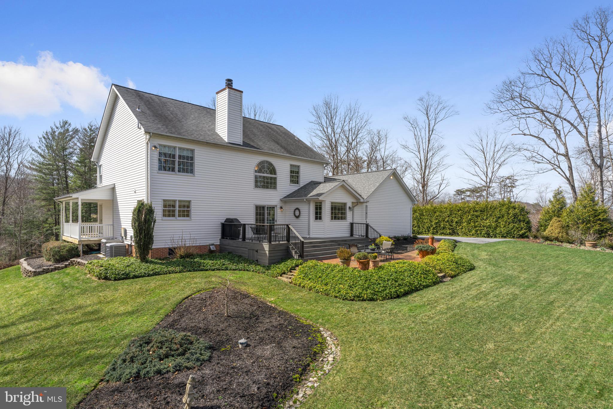 WHITE HALL - Residential