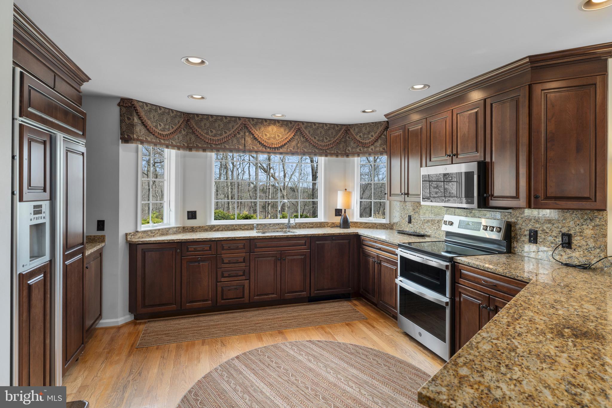 WHITE HALL - Residential