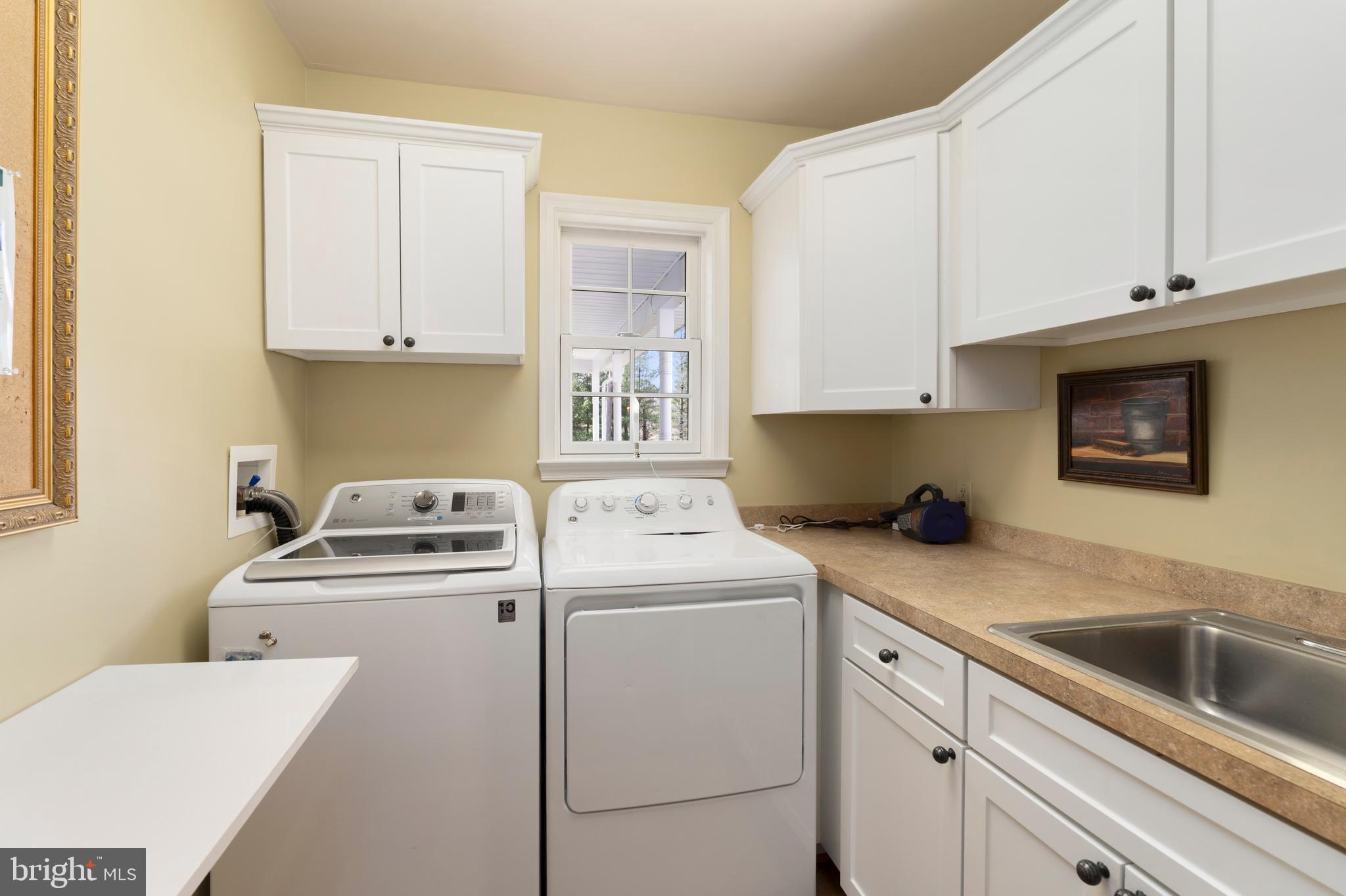 WHITE HALL - Residential