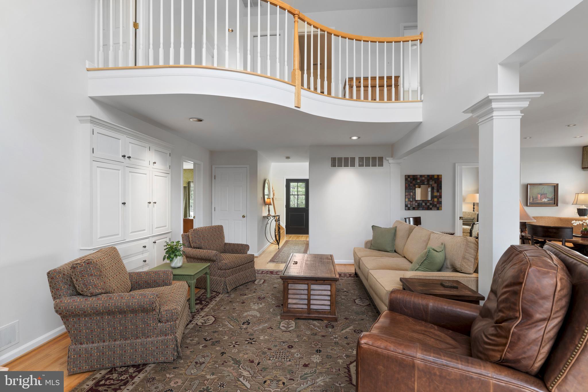 WHITE HALL - Residential