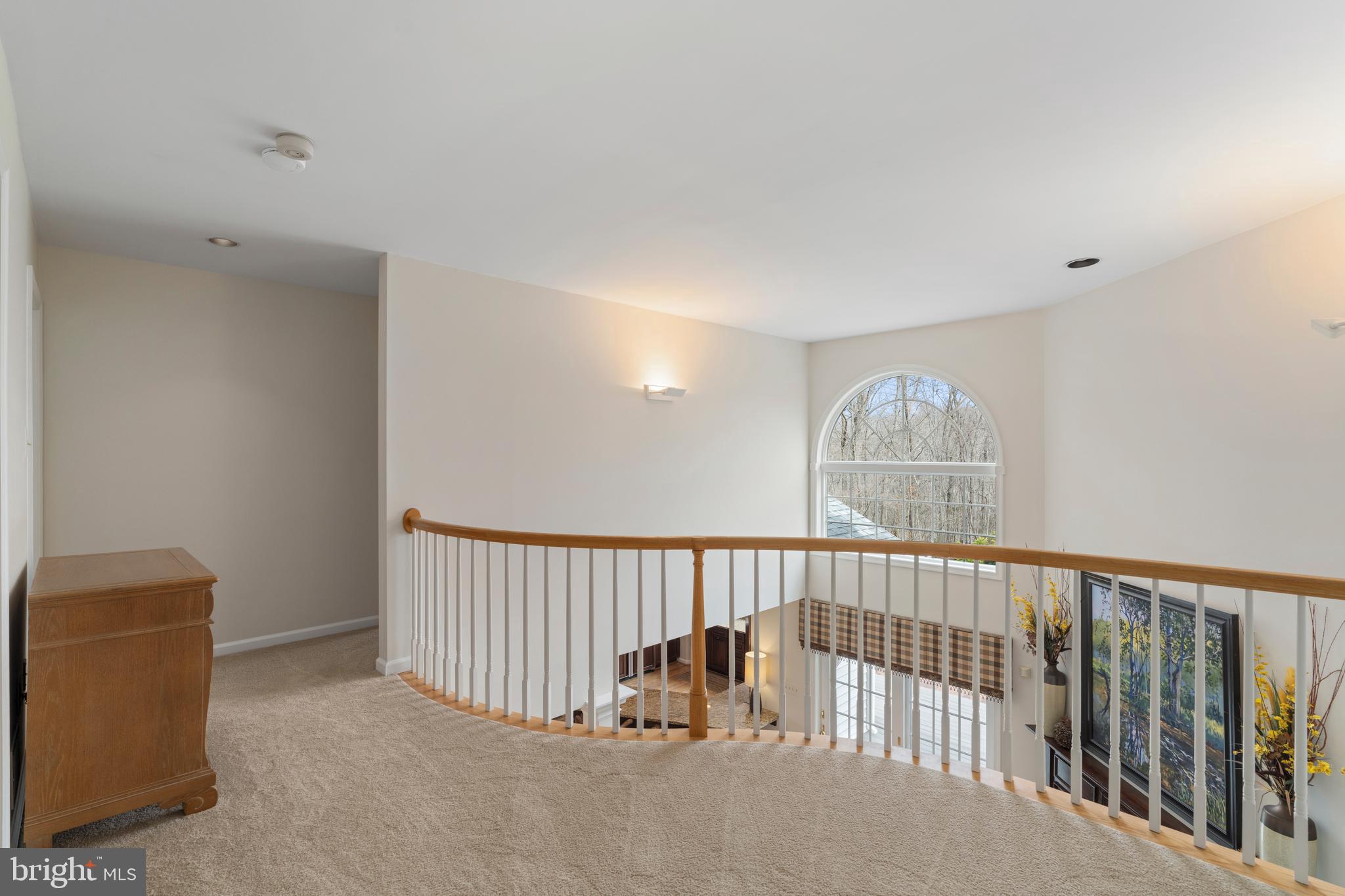 WHITE HALL - Residential