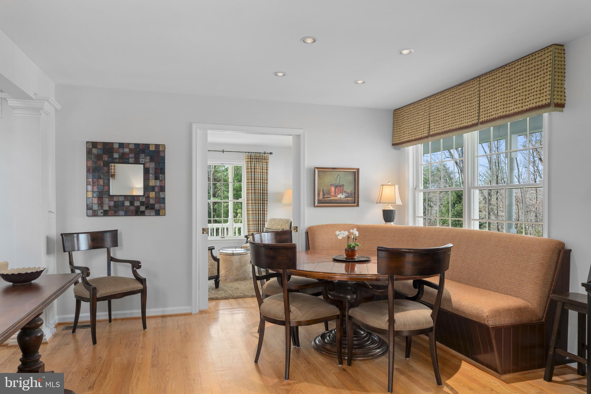 WHITE HALL - Residential