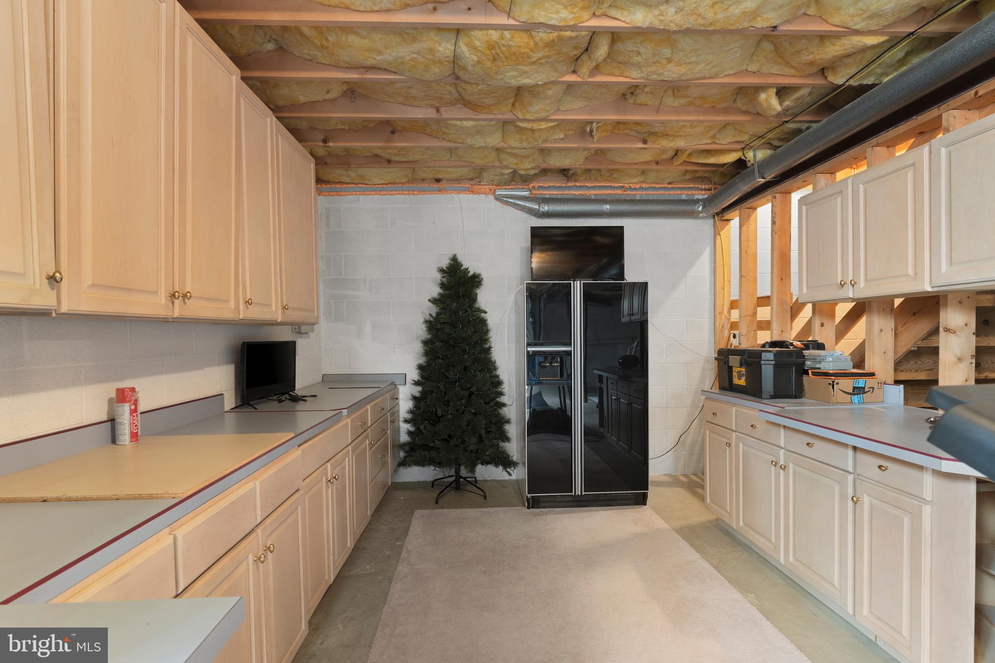 WHITE HALL - Residential