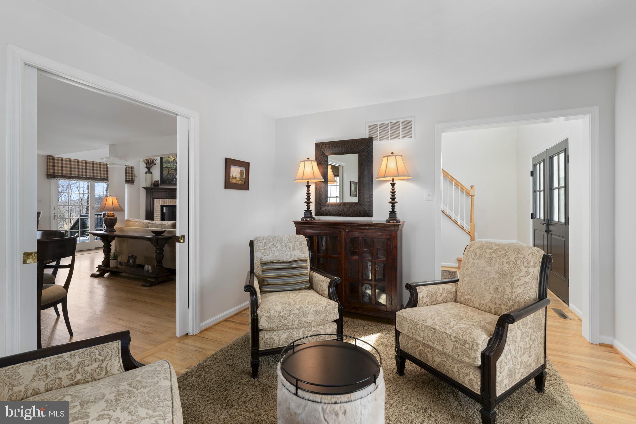 WHITE HALL - Residential