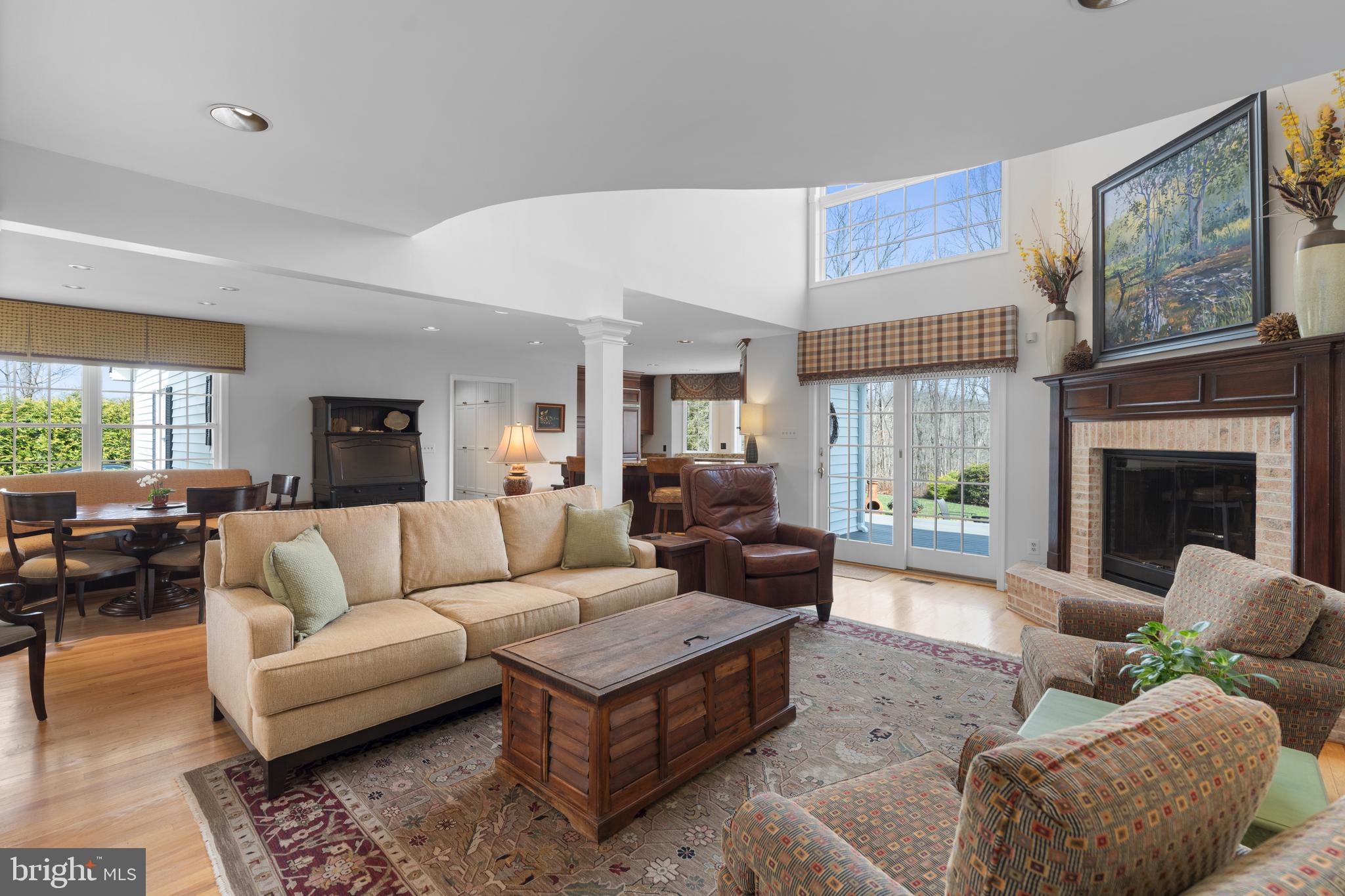 WHITE HALL - Residential