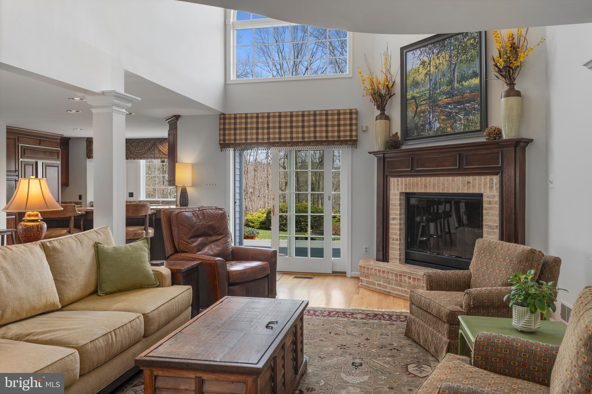 WHITE HALL - Residential