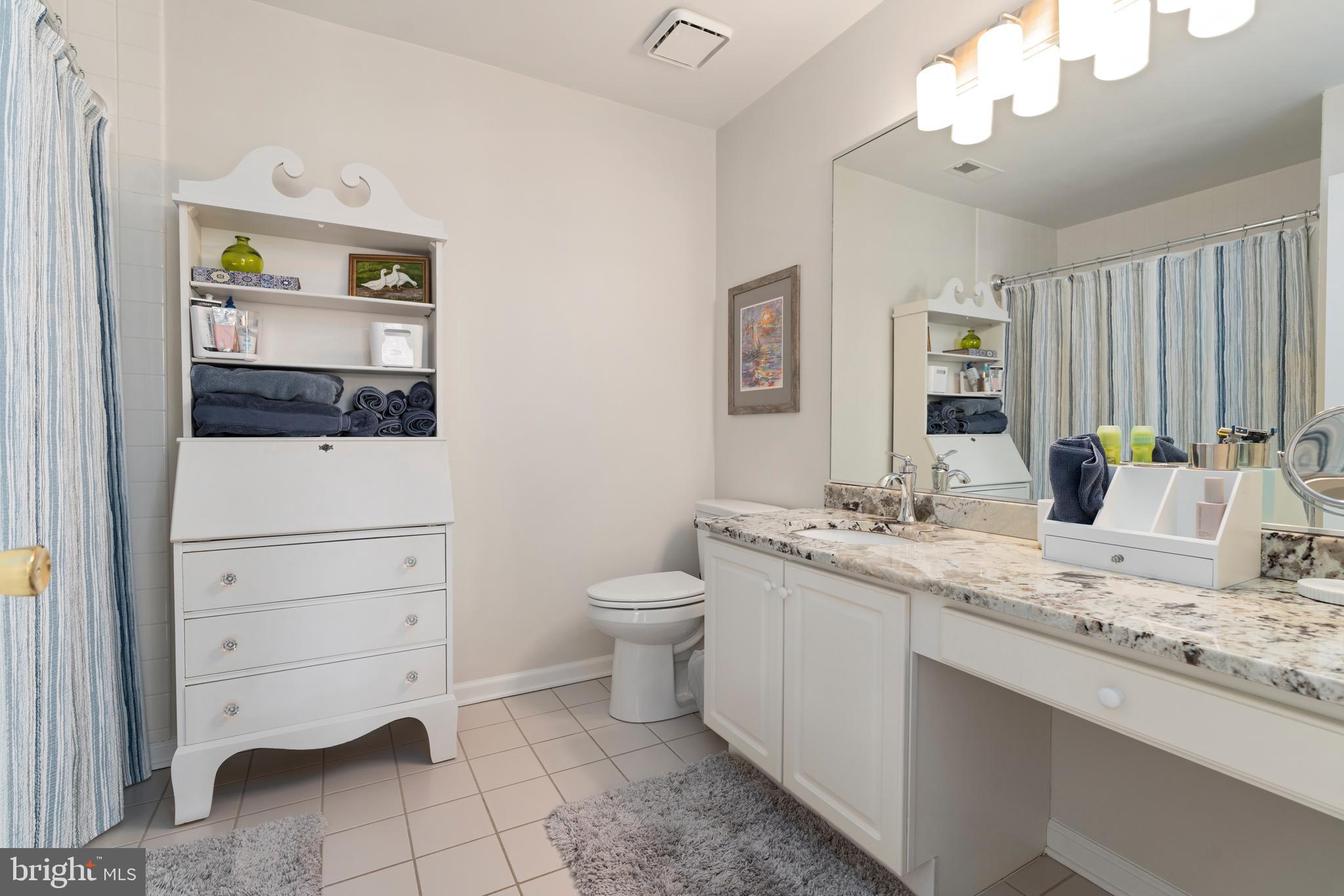 WHITE HALL - Residential