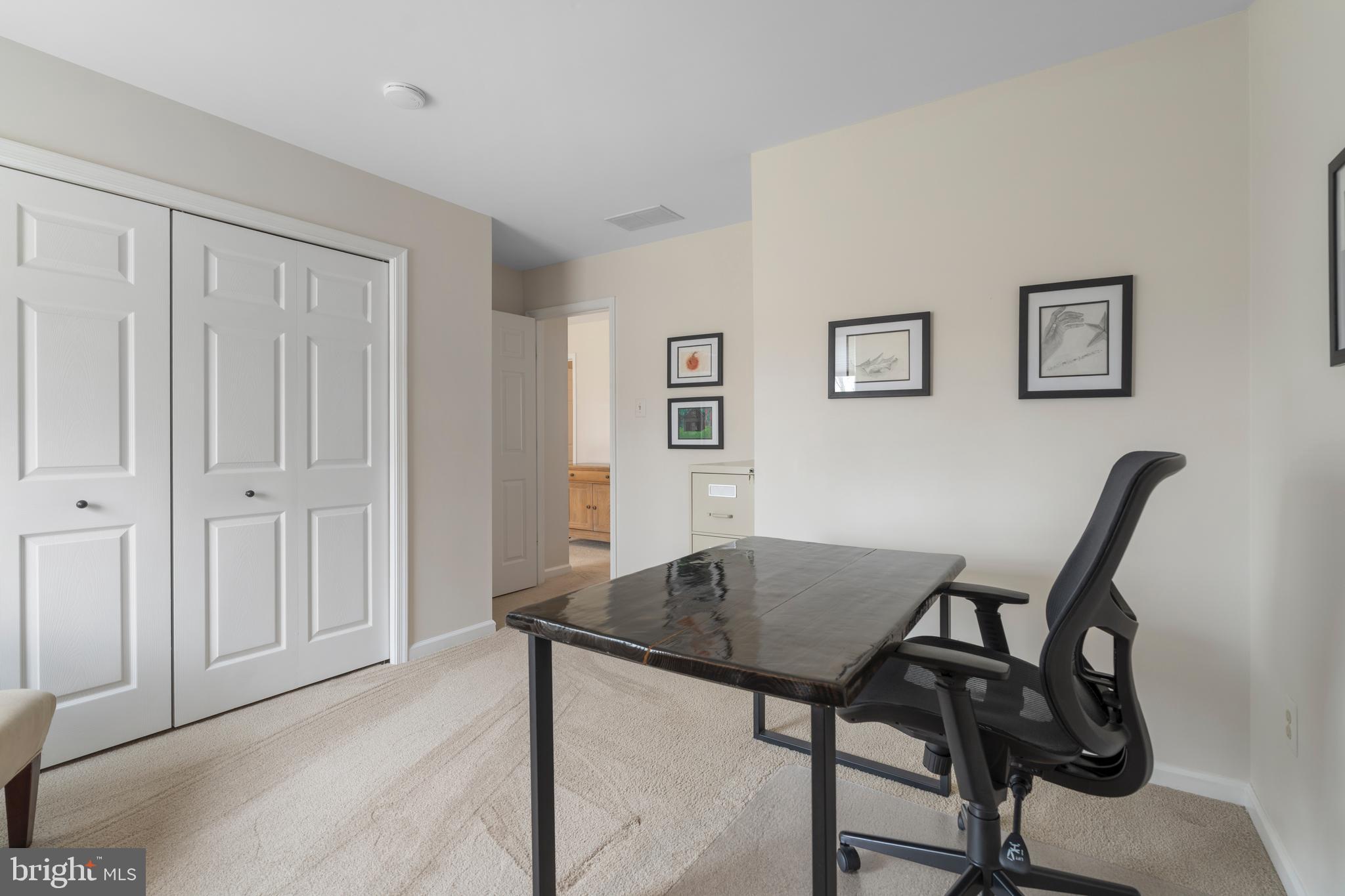 WHITE HALL - Residential