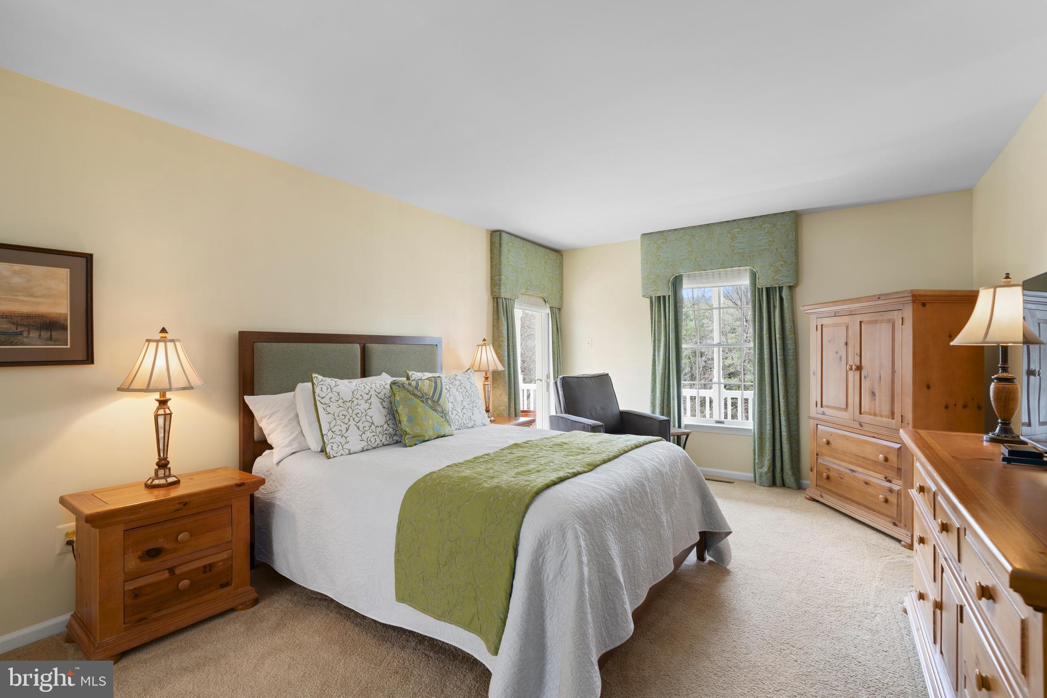 WHITE HALL - Residential