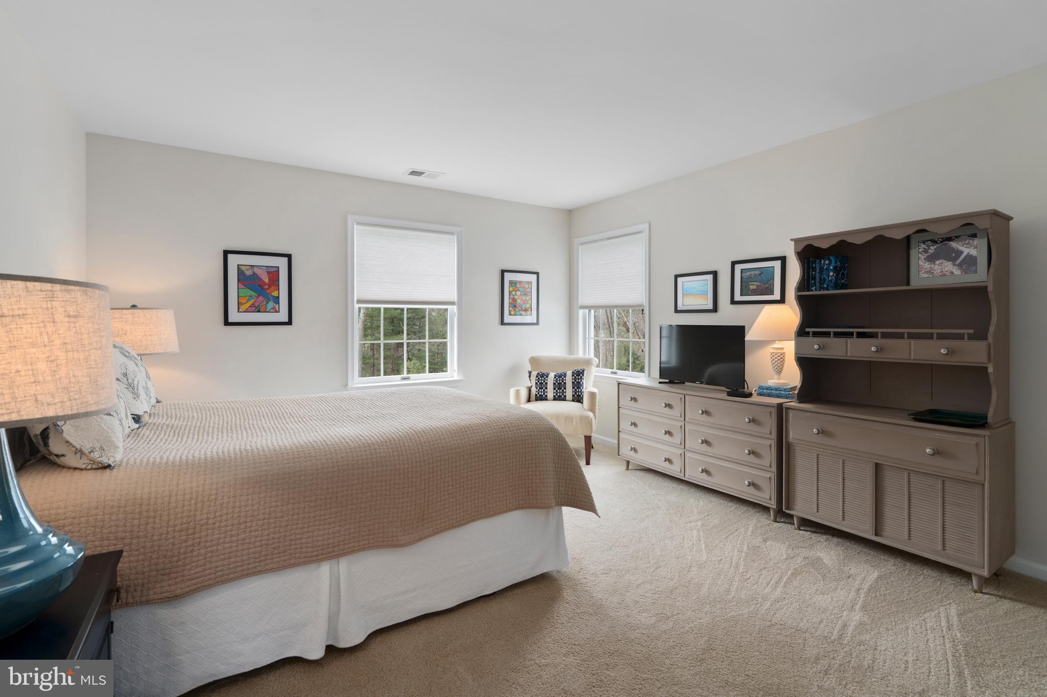 WHITE HALL - Residential