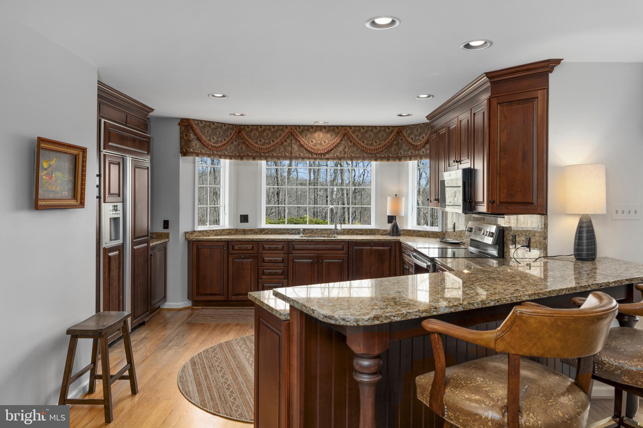 WHITE HALL - Residential