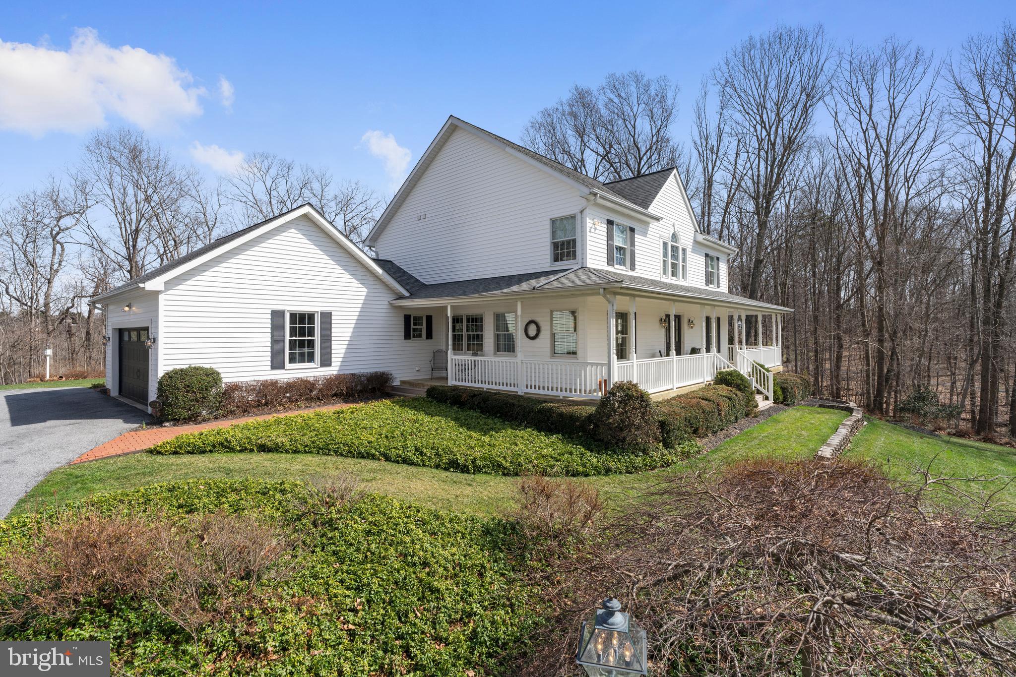 WHITE HALL - Residential