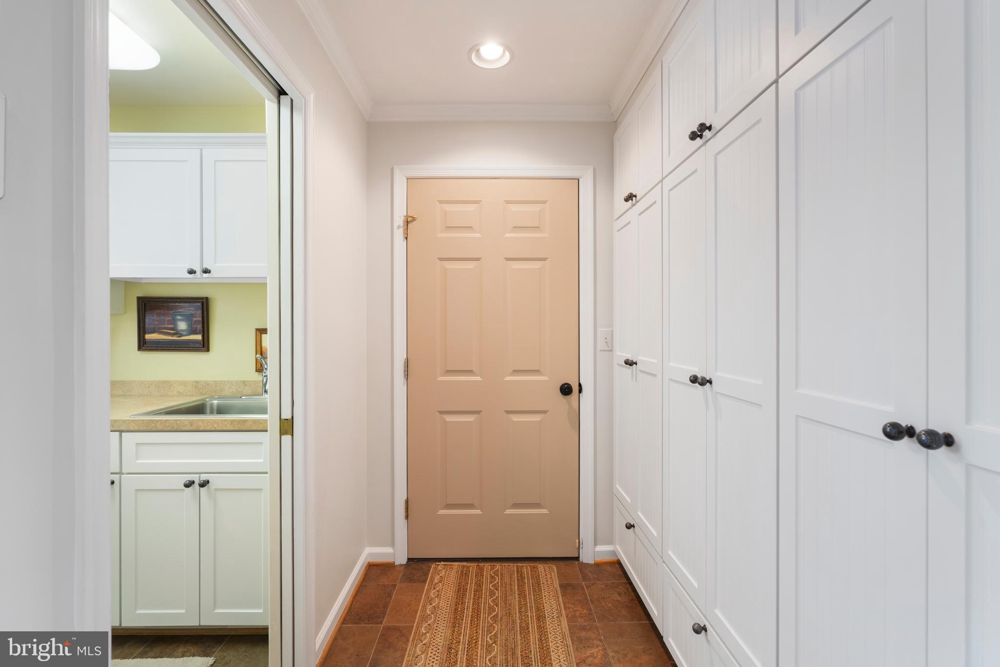 WHITE HALL - Residential