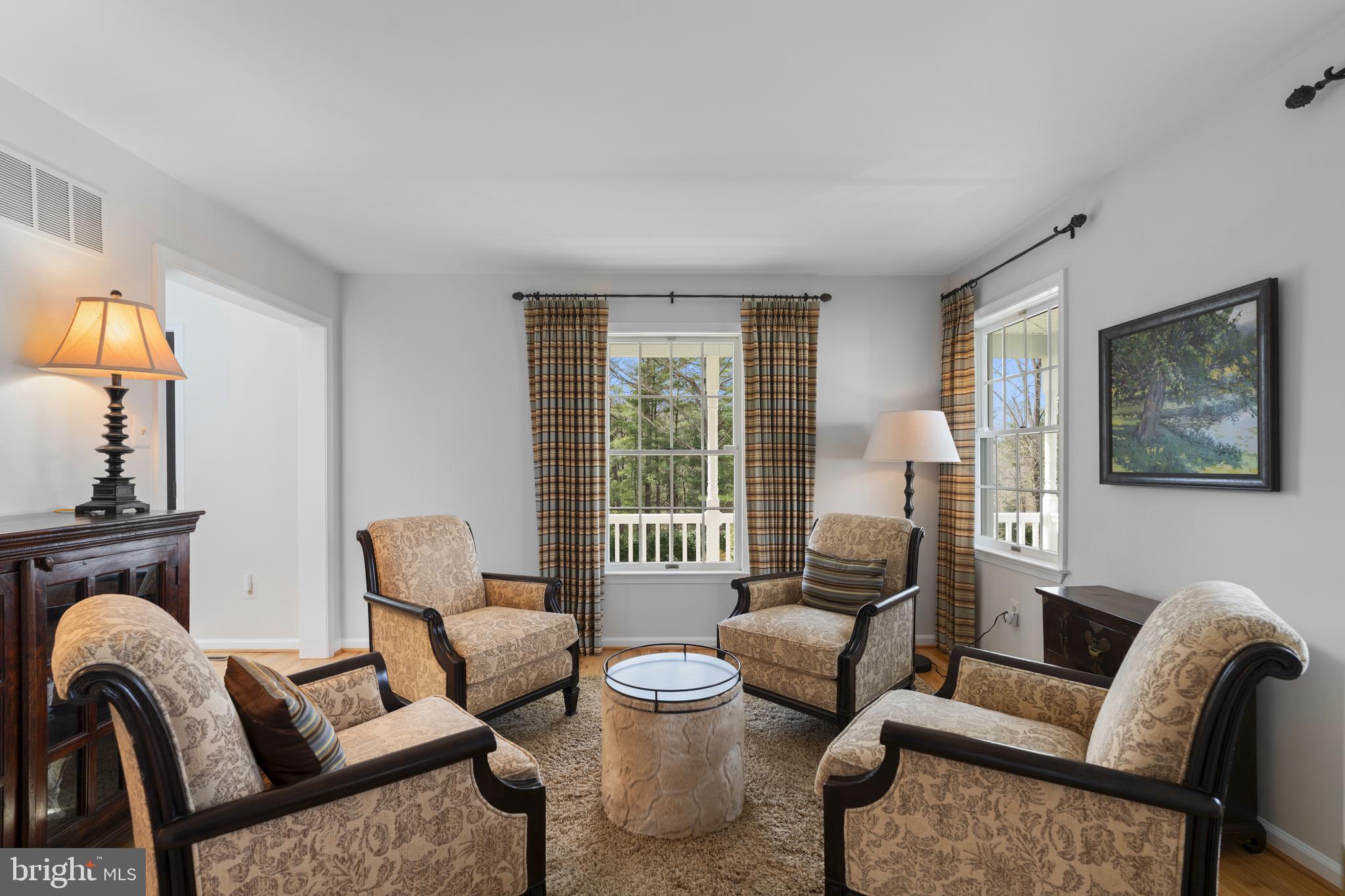 WHITE HALL - Residential