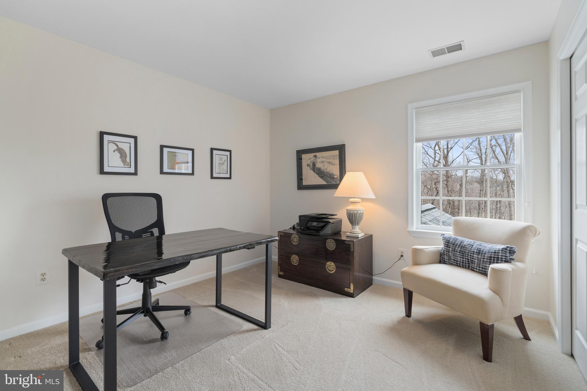 WHITE HALL - Residential