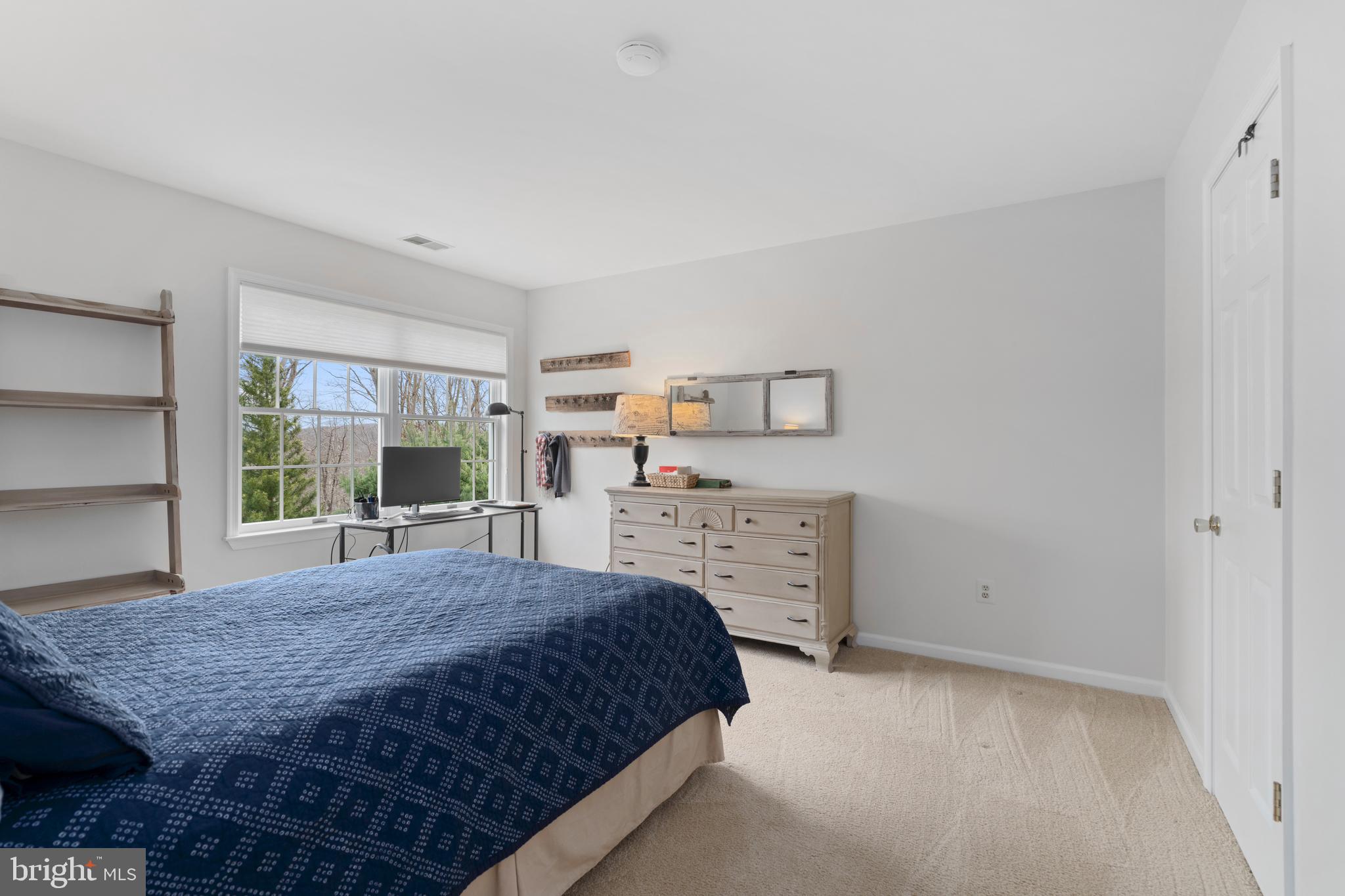 WHITE HALL - Residential