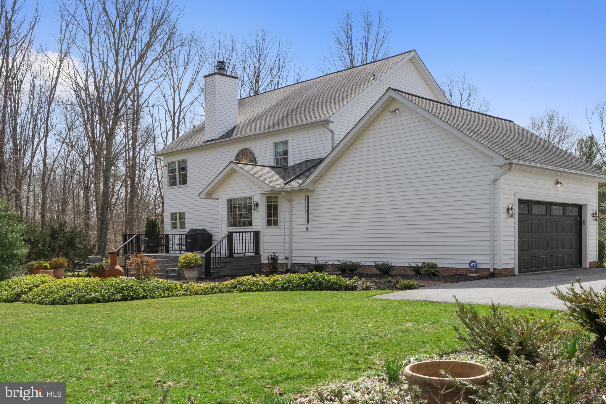 WHITE HALL - Residential