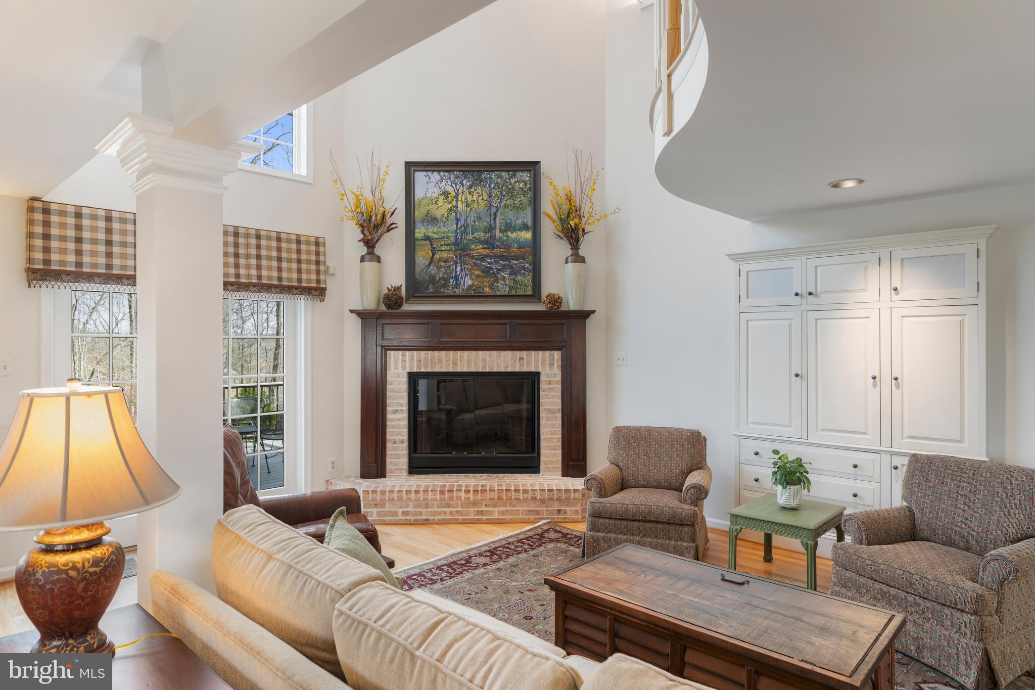 WHITE HALL - Residential