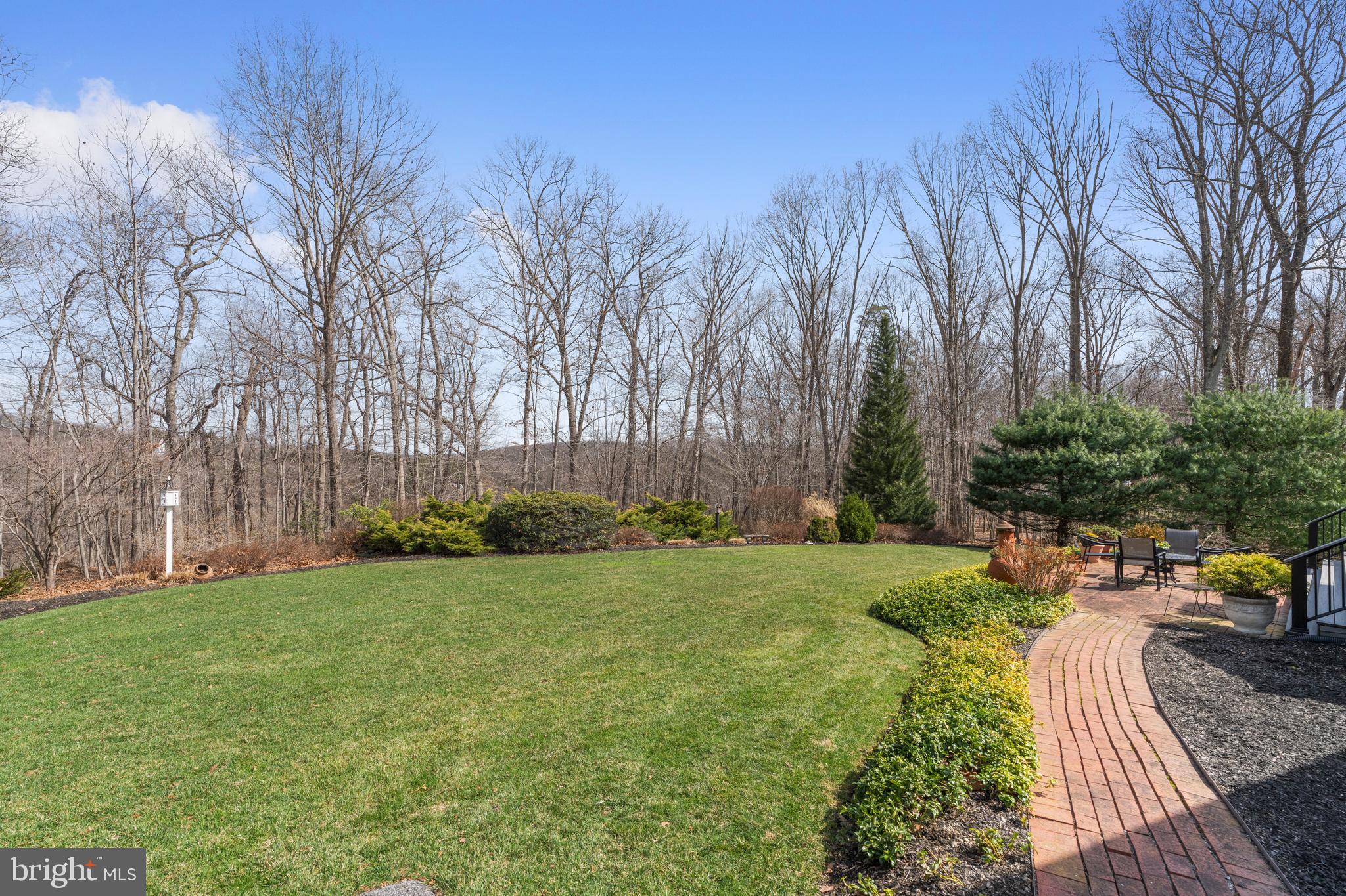 WHITE HALL - Residential